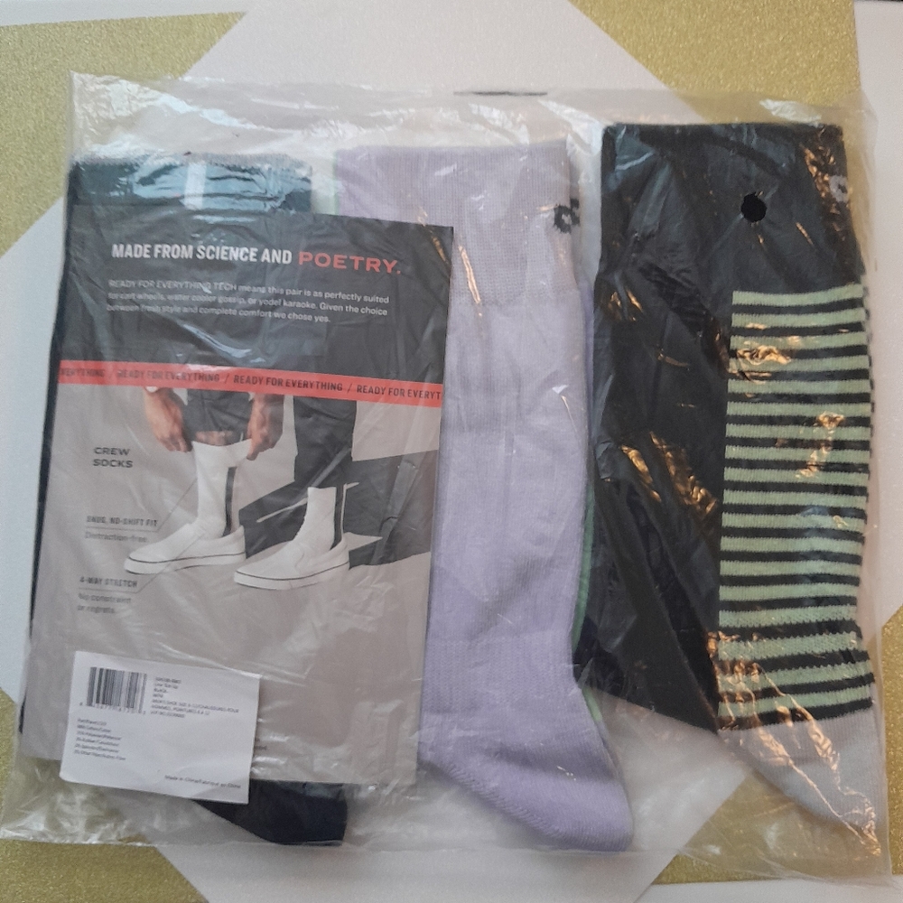 Men's Crew Socks NWT Size:6-12 Science & Poetry